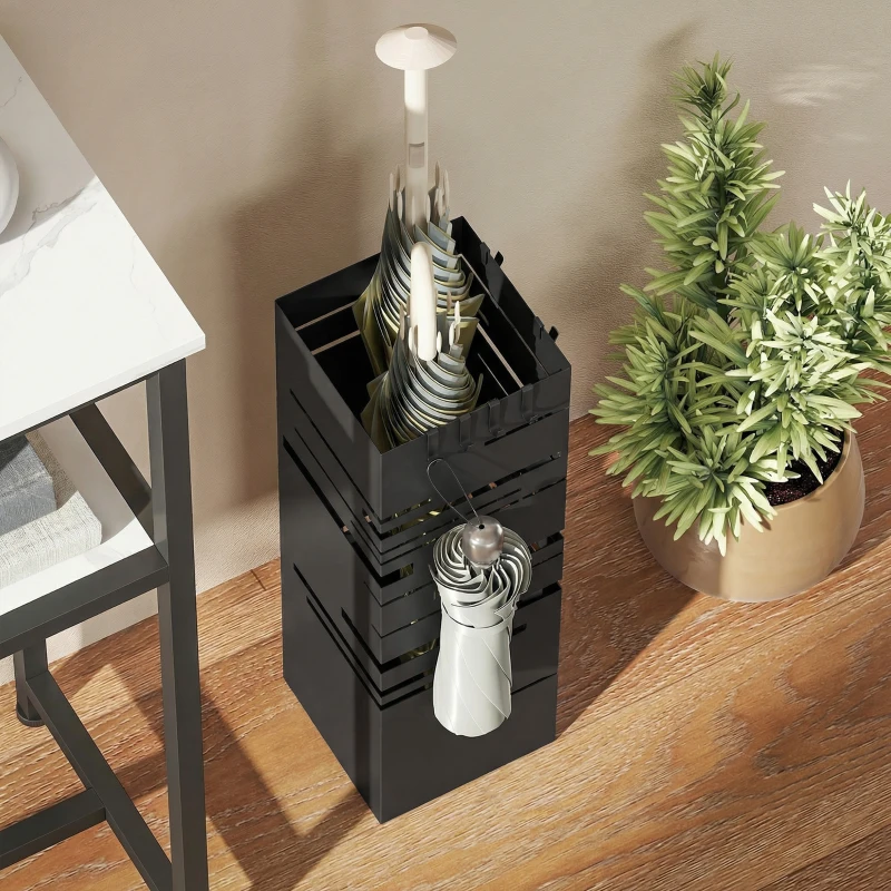 HOMCOM Stojak na parasole z metalu z wyjmowaną tacką ociekową i 4 haczykami 15,5 x 15,5 x 49 cm, Czarny