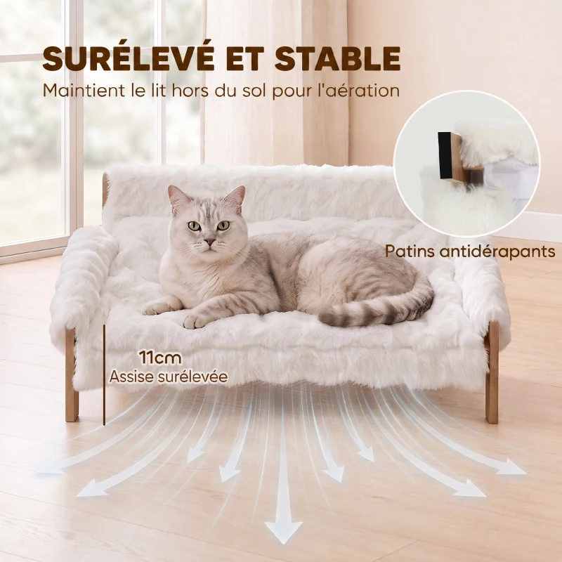 PawHut Canapé pour Chien Chat Lit Surélevé en Bois, Coussin Amovible en Peluche, Pieds Antidérapants, 70 x 47 x 30 cm, Blanc