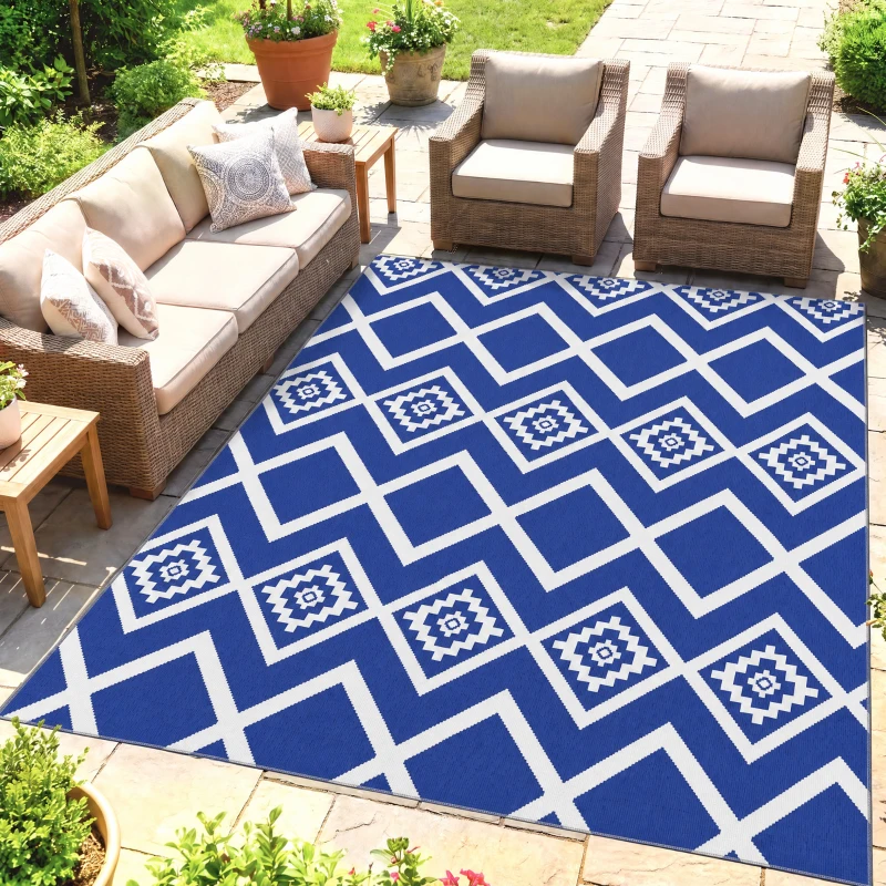 Outsunny Outdoorteppich Terrassenteppich, wetterbeständig, modernes Design, 182 cm x 274 cm x 0,3 cm, Blau + Weiß