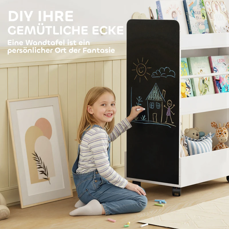 AIYAPLAY Kinder Bücherregal mit 4 Regalen, Bodenfach, 2 Seitenteile, Tafel, Rollen, für 3–8 Jahre, 66,5x32,5x86,5 cm Weiß
