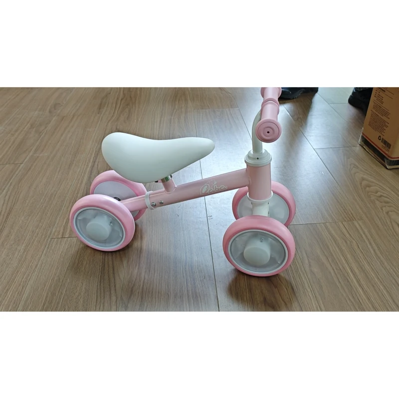 AIYAPLAY Bicicleta sem Pedais para Bebé 1-2 Anos, 4 Rodas Luminosas, Assento Regulável, Direção Limitada, Pneus EVA Silenciosos, 52x22x37cm, Rosa