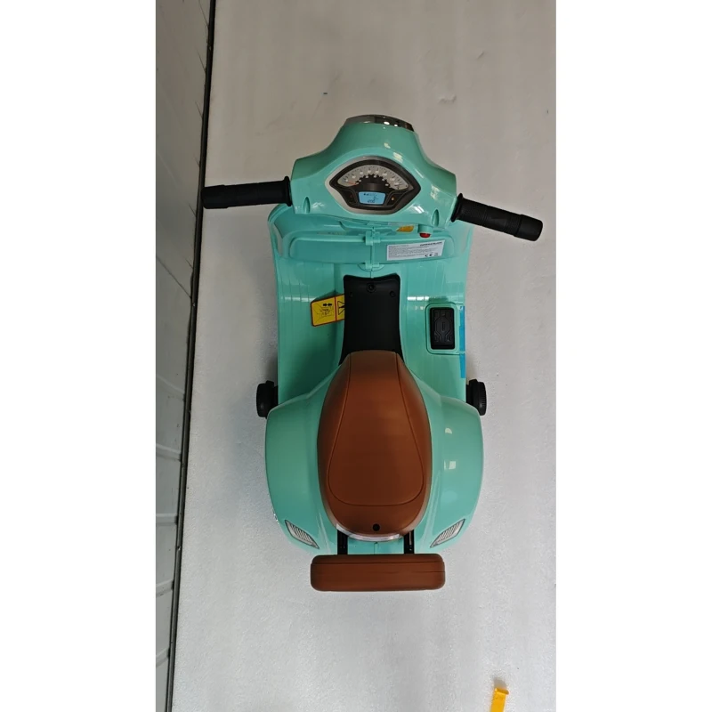 AIYAPLAY Mota Elétrica Infantil Mini Vespa GTS com 2 Rodas Auxiliares, Bateria de Lítio, Farol, Buzina e Encosto, Verde