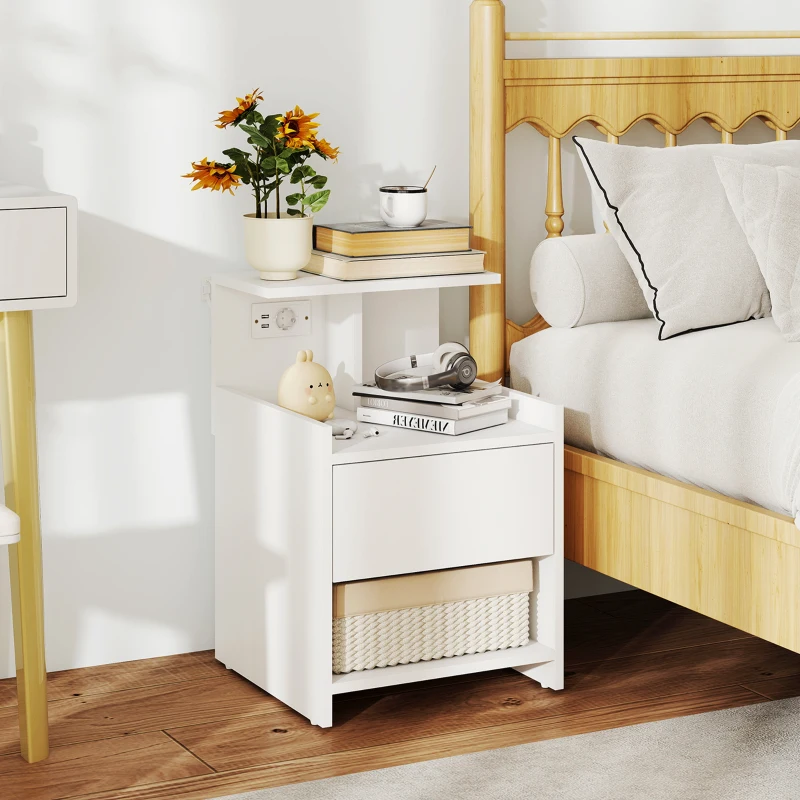 HOMCOM Mesita de Noche con Estación de Carga Puertos USB Cajón y Estantes Mesilla de Noche Dormitorio 40x40x60 cm Blanco