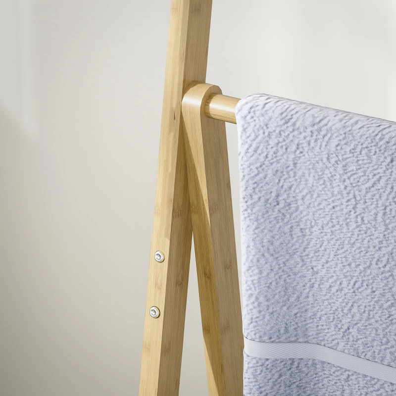 HOMCOM Scaffale Bagno 3 Ripiani con Porta Asciugamani a 3 Barre, Autoportante e Pieghevole in Legno di Bambù