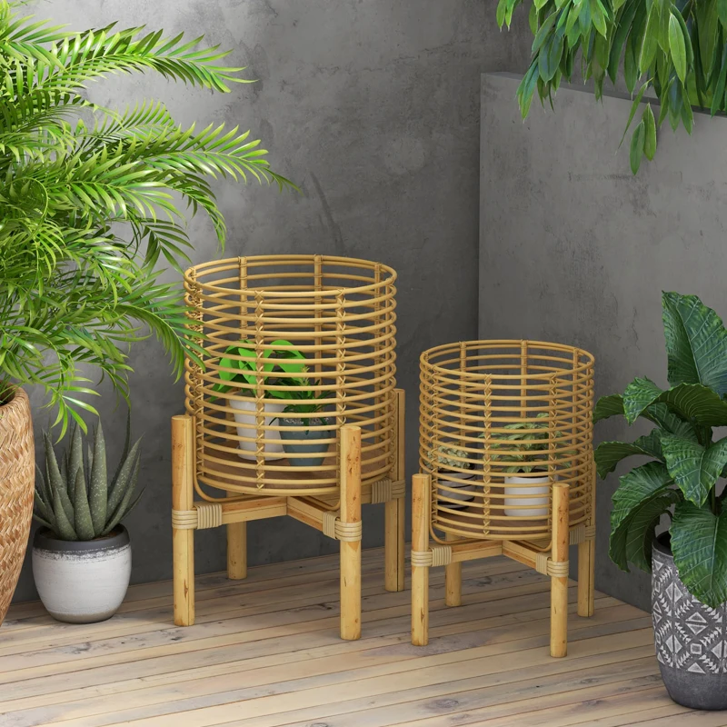 Outsunny 2er-Set Pflanzenständer, groß und klein, Körbe aus Rattan, Ständer aus Naturholz