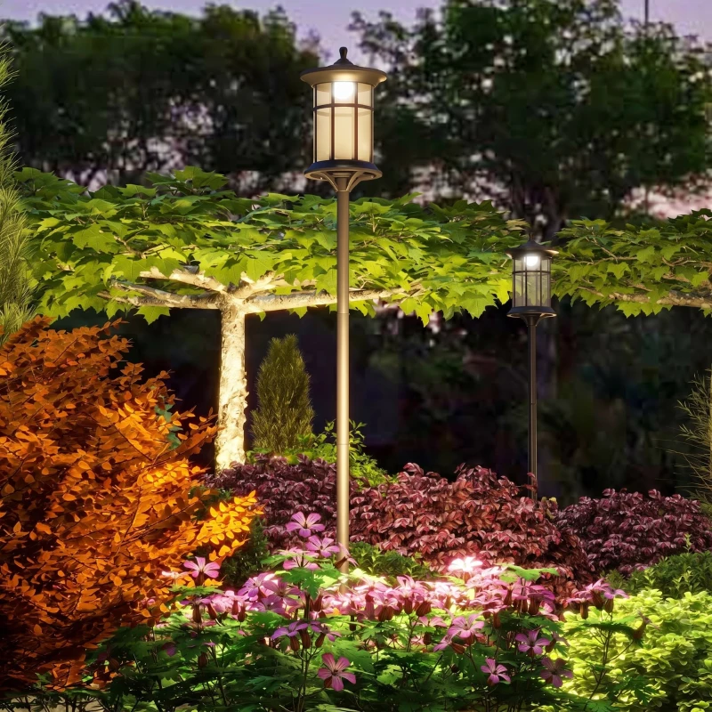 Outsunny Stâlp Solar de Grădină, Înalt de 184cm, cu Lumină LED Alb Rece și IP44, Negru