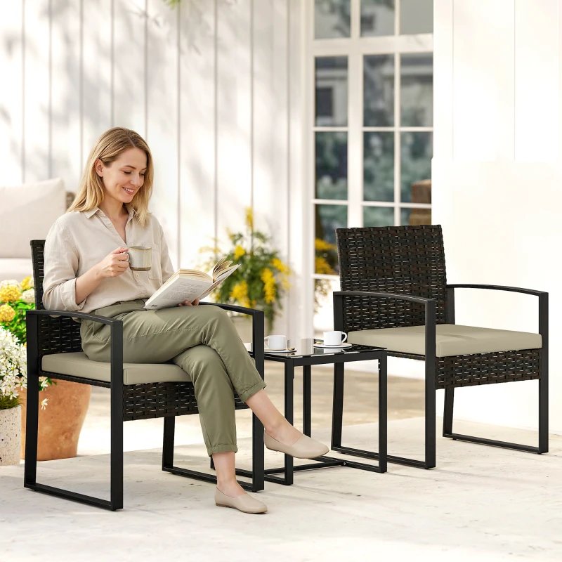 Outsunny Salon de jardin extérieur en résine tressée 2 personnes, table de jardin avec 2 chaises, plateau en verre trempé, marron