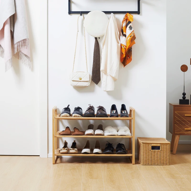 HOMCOM Schoenenrek voor 9 paar schoenen, 3 niveaus, opstaande randen, bamboehout, 76 x 33 x 51 cm(m-7)