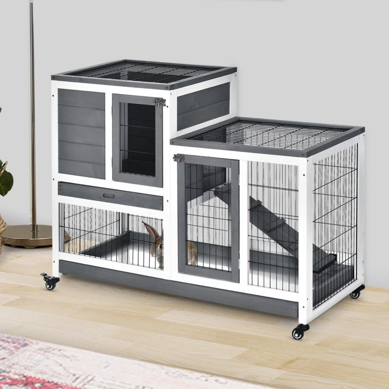 PawHut Conigliera in Legno con Ruote, Vassoi Estraibili e Casetta con Rampa, 110x50x88 cm, Grigio e Bianco
