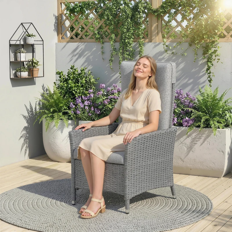 Outsunny 105°-150° Reclining Rattan Chair - Light Grey