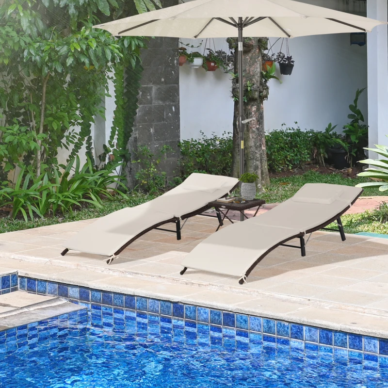 Outsunny Lot de 2 transats bains de soleil pliables grand confort : matelas, têtière + table basse résine tressée chocolat