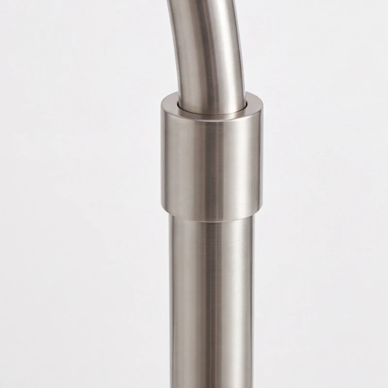 HOMCOM Vloerlamp met gebogen kap, voetschakelaar, marmeren voet en kunststof lampenkap, wit