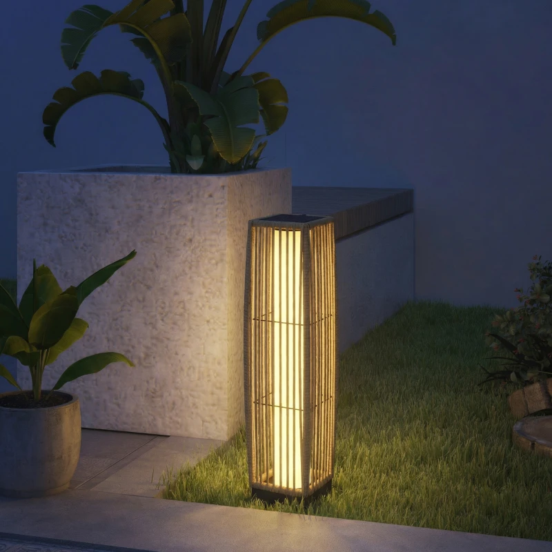 Outsunny Lampă de Podea Solară din Ratan, Lanternă de Grădină cu LED Auto On/Off, 68 cm, IP44, pentru Terasă, Curte, Patio, Maro Nisipiu