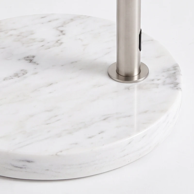 HOMCOM Vloerlamp met gebogen kap, voetschakelaar, marmeren voet en kunststof lampenkap, wit