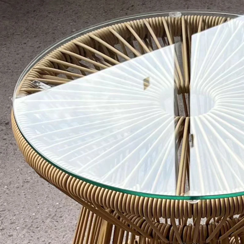 Outsunny Stijlvolle Outdoor Bijzettafel - Tuinmeubel Rattan Bijzettafel met Glasplaat - Duurzaam PE-Rattan - Afmetingen: 40 cm x 40 cm x 42 cm - Beige