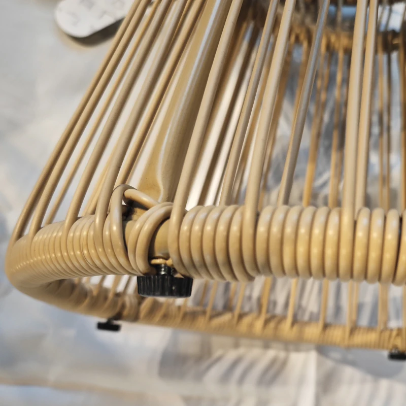 Outsunny Stijlvolle Outdoor Bijzettafel - Tuinmeubel Rattan Bijzettafel met Glasplaat - Duurzaam PE-Rattan - Afmetingen: 40 cm x 40 cm x 42 cm - Beige