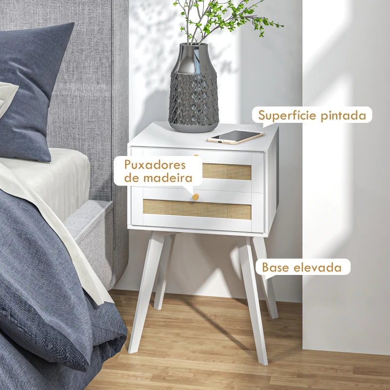 HOMCOM Mesa de Cabeceira Branca Estilo Boho com 2 Gavetas e Decoração de Vime para Quarto Sala de Estar 40x40x60 cm