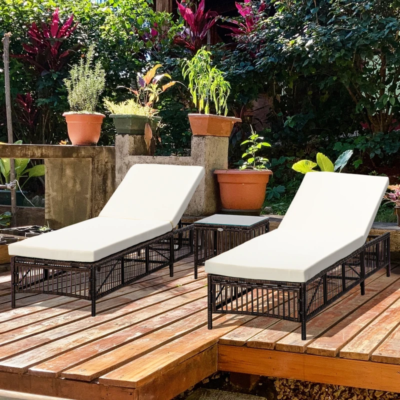 Outsunny Conjunto de 2 Espreguiçadeiras de Vime Sintético com Mesa de Centro Encosto Reclinável em 5 Posições 196x54x32cm Marrom