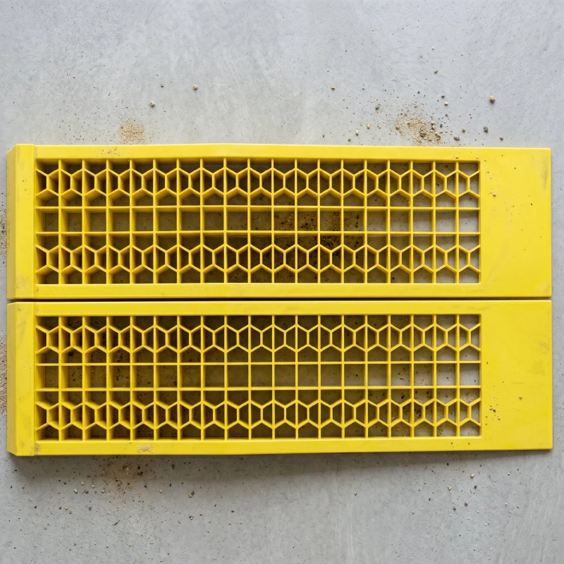 HOMCOM Set de 2 Rampe de Încărcare din Plastic pentru Mașini, cu Capacitate de 3 Tone și Suprafață Antiderapantă, Galben