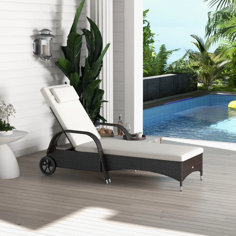 Outsunny Espreguiçadeira de Vime Jardim Espreguiçadeira com Encosto Ajustável em 5 Posições Almofadas Acolchoadas Apoio para a Cabeça e 2 Rodas 200x73x56-103cm Marrom e Bege
