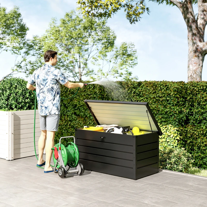 Outsunny Baú de Arrumação Exterior Capacidade 311L  de Aço com Fechadura Chave Pistões Pneumáticos 120x62x62 cm Cinza Escuro