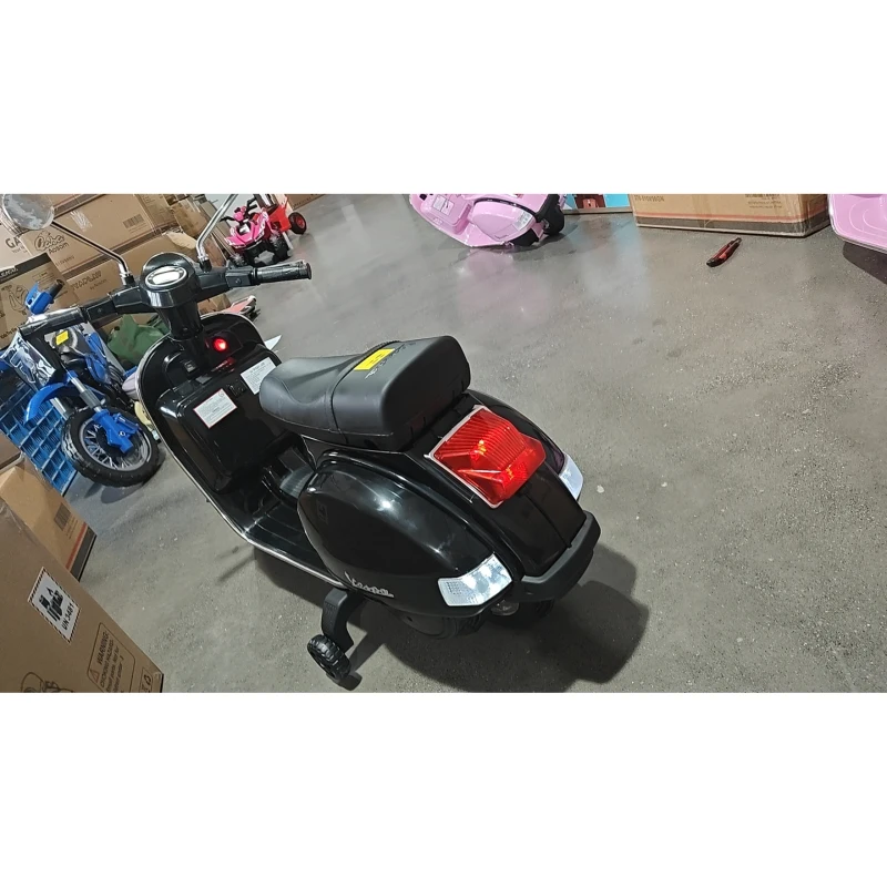 AIYAPLAY Moto électrique enfant Vespa PX150 12V avec batterie lithium 35W 2 moteurs 25° limitation de braquage pour 3-6 ans