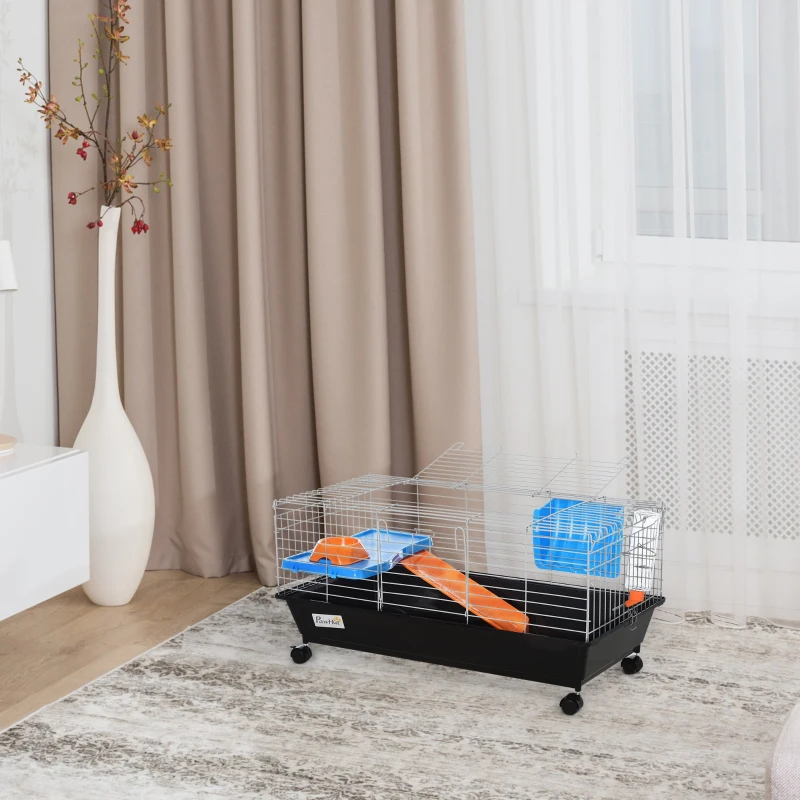 PawHut Jaula para Animales Pequeños, Jaula para Roedores con Ruedas, Botella de Agua, Comedero, Dispensador de Heno, Plataforma, Rampa, Bandeja Extraíble, para Conejos y Cobayas, 89x44x43 cm, Negro