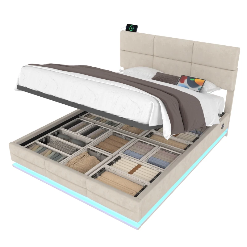 Das samtgepolsterte Bett misst 180 x 200 cm, verfügt über verstellbare Kopfteilhöhe, LED-Beleuchtung und XXL-Stauraum. Es ist ohne Matratze erhältlich, mit den Gesamtmaßen 182 cm x 206 cm x (105-110-115 cm), Beige