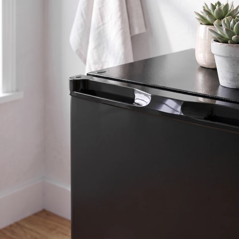 HOMCOM 85L Mini Freezer Countertop, Compact Freestanding Upright Freezer with Reversible Door, Removable Glass Shelves, Black
