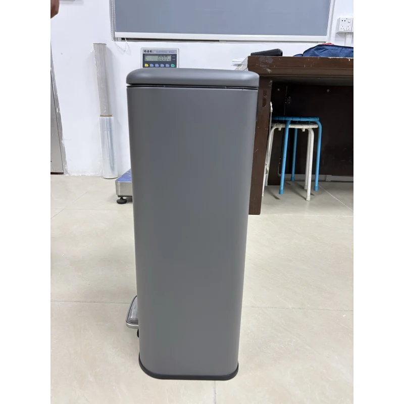HOMCOM 30 L Mülleimer, schmaler Metall-Abfalleimer mit Kunststoff-Inneneimer, Soft-Close-Deckel und Fußpedal, Dunkelgrau
