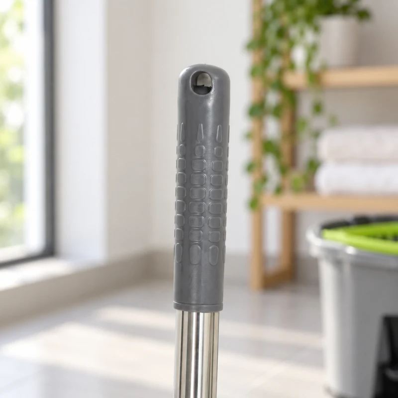 HOMCOM Balai Serpillière et Seau avec Essoreur, Balai Rond à 2 Compartiments, Réservoir 20 L, Tête Rotative à 360°, Gris Foncé