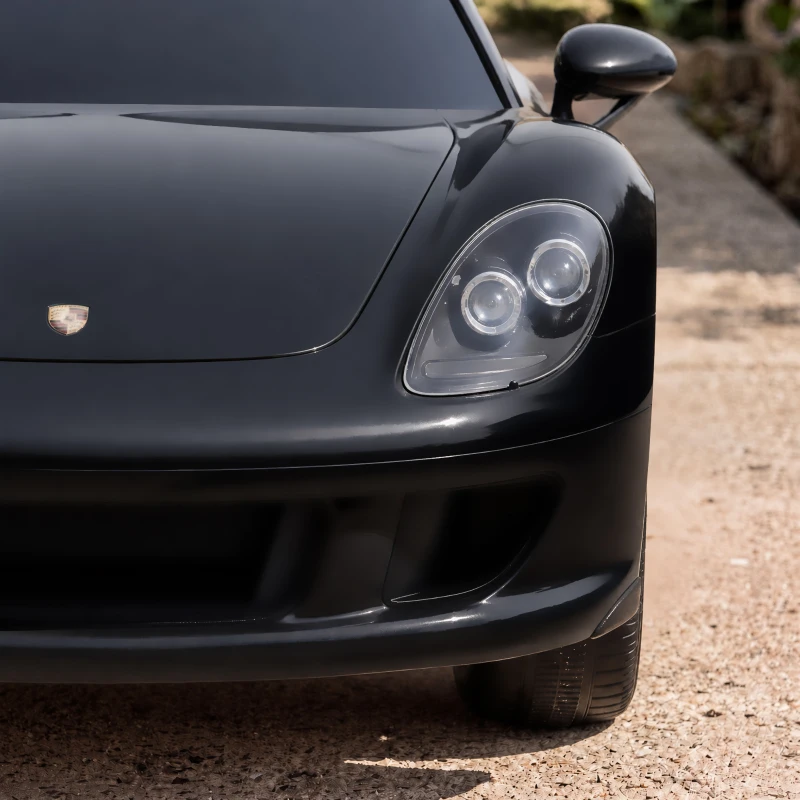 AIYAPLAY Elektryczny samochód dziecięcy Porsche 12 V z akumulatorem litowym, pilotem zdalnego sterowania, 2 silnikami, łagodnym rozruchem, tylnym zawieszeniem