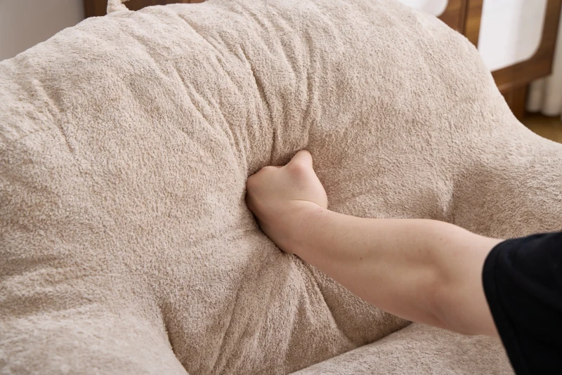Sitzsack-Sofa mit Armlehnen, zerkleinerter Schaumstofffüllung und Kunstfellbezug für Wohn- und Schlafzimmer, Beige