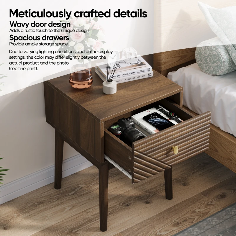 Nachttisch, Mid-Century-Modern-Stil, gerilltes Design und Metallgriffe, 40x40x55 cm, Walnuss
