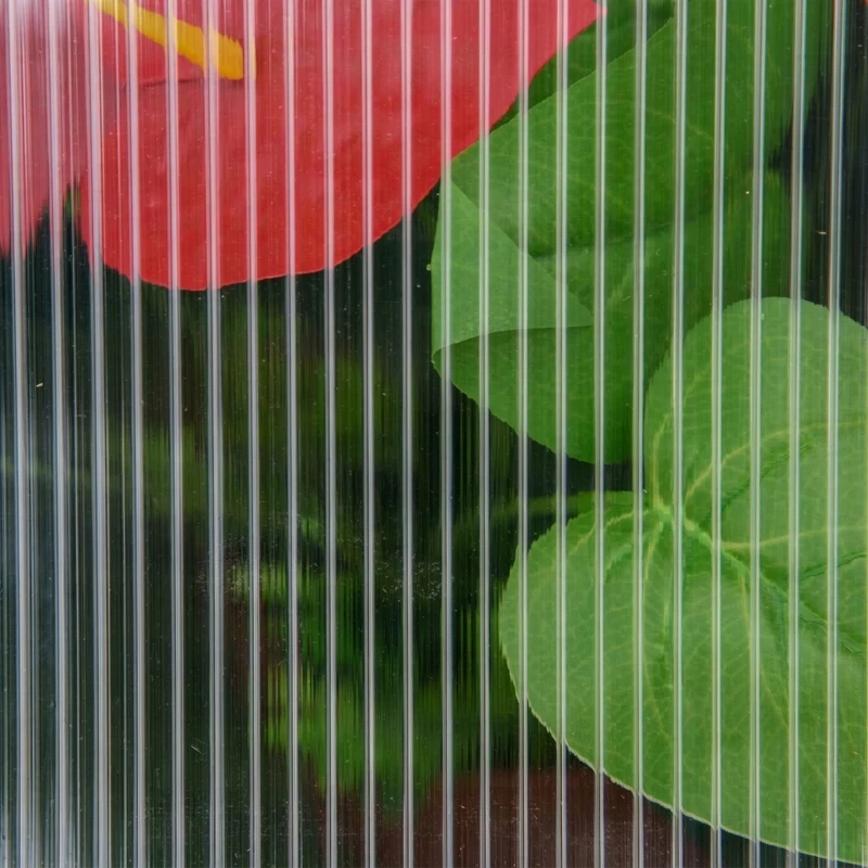 Outsunny Mini-broeikas, Compact plantenhuis van hout, Polycarbonaat panelen, Ventilatieopening, 90L x 52B x 49,5H cm, Grijs