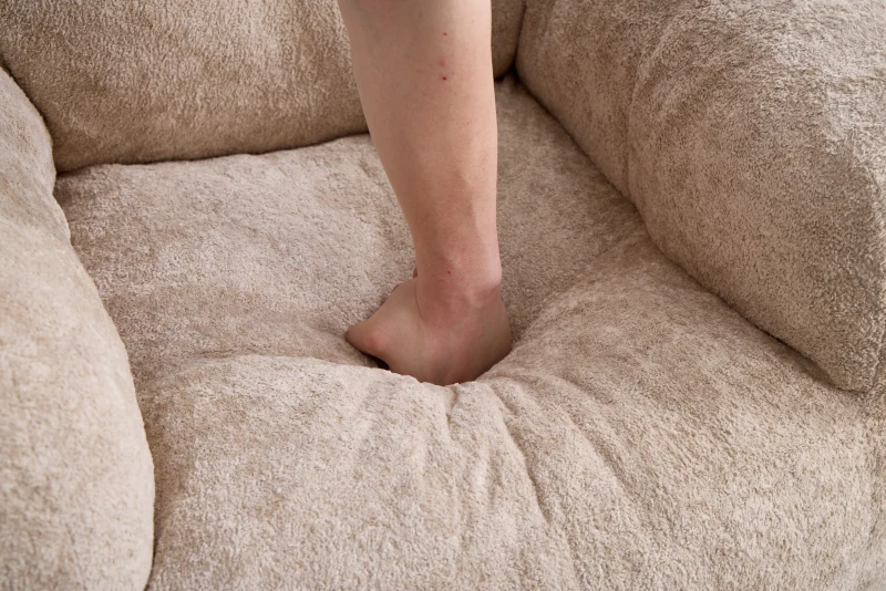 Sitzsack-Sofa mit Armlehnen, zerkleinerter Schaumstofffüllung und Kunstfellbezug für Wohn- und Schlafzimmer, Beige