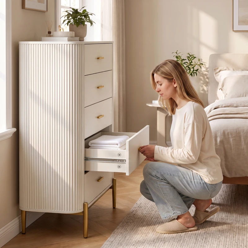HOMCOM Kommode mit 5 Schubladen, Schlafzimmerkommode mit Rillenoptik, Metallgriffen und -beinen, 90x44x120 cm, Hellgrau