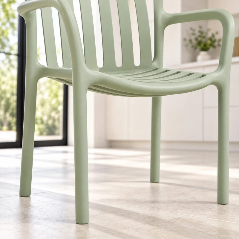 HOMCOM Lote de 4 Sillas de Comedor, Sillas de Cocina Apilables en PP con Respaldo Curvado Calado y Reposabrazos, Verde