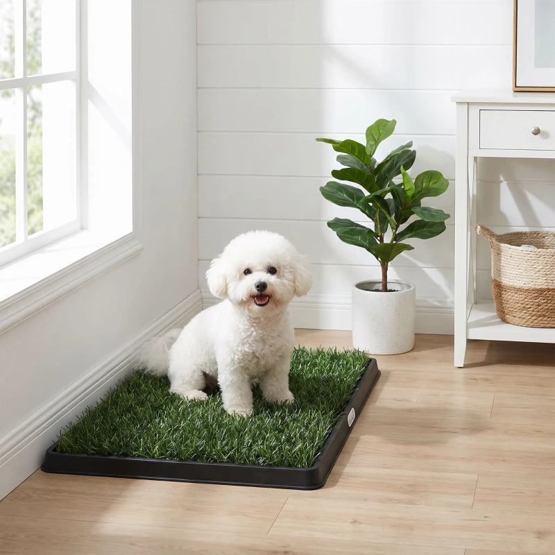 PawHut Toaleta dla psów 63 x 50,5 cm z 2 sztucznymi matami trawiastymi, łatwa w czyszczeniu toaleta dla psów na balkon, do domu Czarny+Zielony