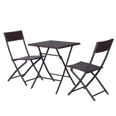 Outsunny Conjunto de 3 Piezas de Ratán Juego de 2 Sillas y Mesa para Patio Balcón Jardín Plegable Diseño Trenzado Elegante Mesa de 60x60x72 cm Marrón
