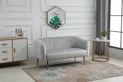 Canapé 2 places design art déco pieds dorés effilés velours gris clair