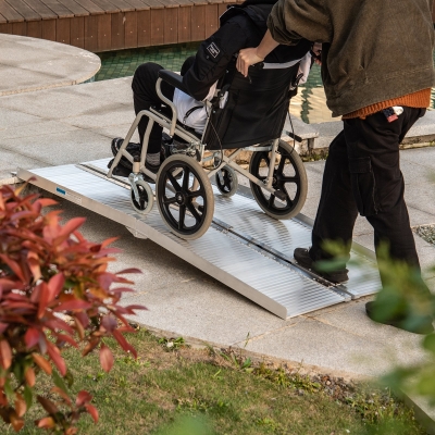 HOMCOM Rampa pliabila pentru scaun cu rotile, aluminiu antiderapant capacitate 270 kg