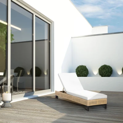 Outsunny Espreguiçadeira de Vime de Jardim Chaise Longue com Encosto Ajustável em 3 Posições Almofada Acolchoada e 2 Rodas para Terraço Exterior Aço 65x200x31cm Natural e Bege