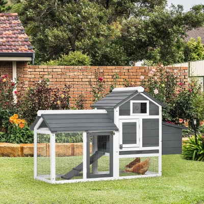 PawHut Galinheiro de Madeira para Exterior Gaiola para 2-3 Galinhas com Cercado de Arame Teto Abatível Caixa Ninho Bandeja Removível e Rampa 150,5x54x87cm Cinza e Branco