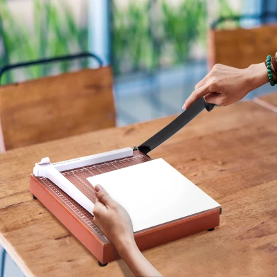 HOMCOM Cortador de Papel A4 para Papelaria Fotografia Escritório Estúdio Capacidade 12 Folhas com Regla 48x26,5x5cm Marrom