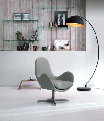 STONES Poltrona con rivestimento in similpelle e base cromata girevole, 72x68x85cm, grigio chiaro