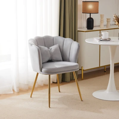 Moderner Design-Sessel in Samtoptik fürs Esszimmer mit Blütenblatt-Rückenlehne und vergoldeten Metallbeinen, Schmetterlingskissen, ideal als Lounge-Möbel, Grau
