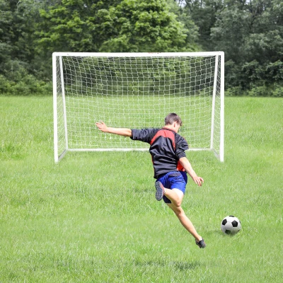 SPORTNOW Fußballtor mit Netz PVC-Pfosten und Bodennägeln für schnelle Installation 2,4 x 1,8 m weiß