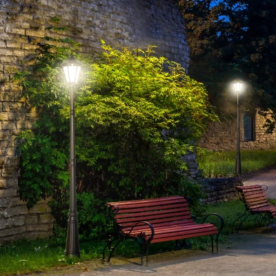 Outsunny 2.4m Solar Lamp Post LED Aluminium PIR Black