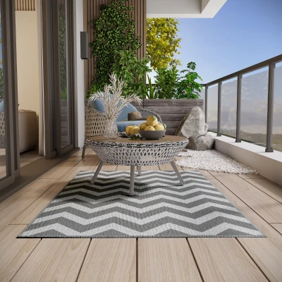 Outdoor Rug 182L x 121W x 0.3H cm Grey and White